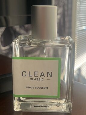 Clean Classic Apple Blossom EDP 2 oz - Clear with Green Accent